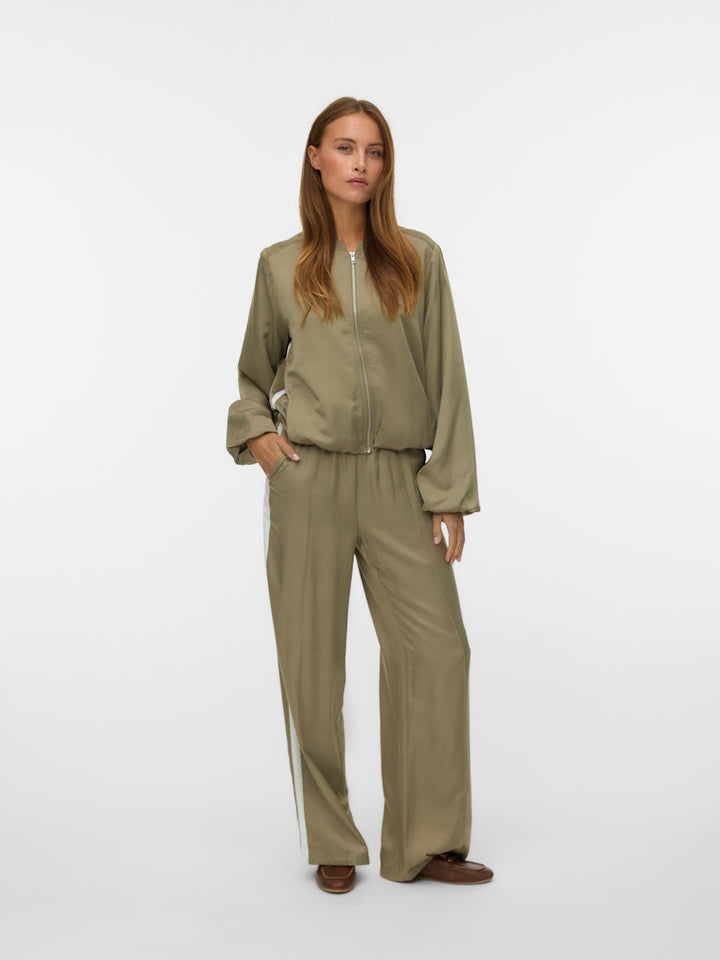 Vmvina Detail Hw Straight Pants Wvn Ga - Groen Dessin