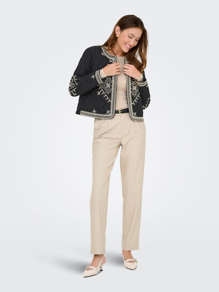 Jdybillie L/s Quilted Emb Shacket  Wvn - Zwart Dessin