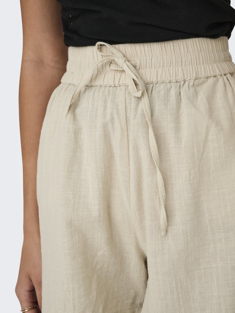 Onltizana String Cotton Shorts Wvn Noos - Beige
