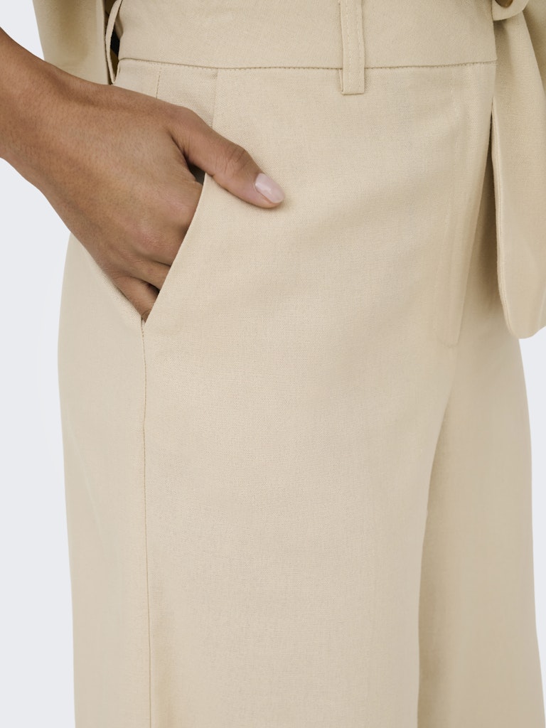 Jdynaomi Linen Mw Bermuda Shorts Tlr - Beige