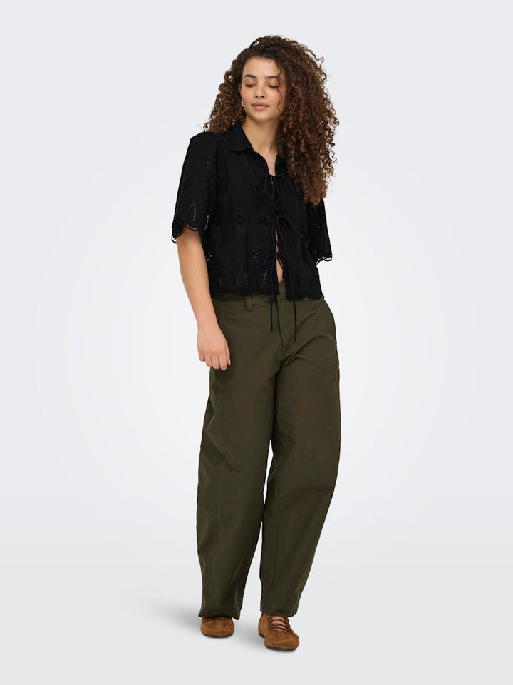 Onlfrani S/s Emb Bow Top Wvn - Zwart